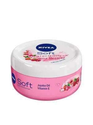 Nivea Soft Light Berry Blossom Moisturiser